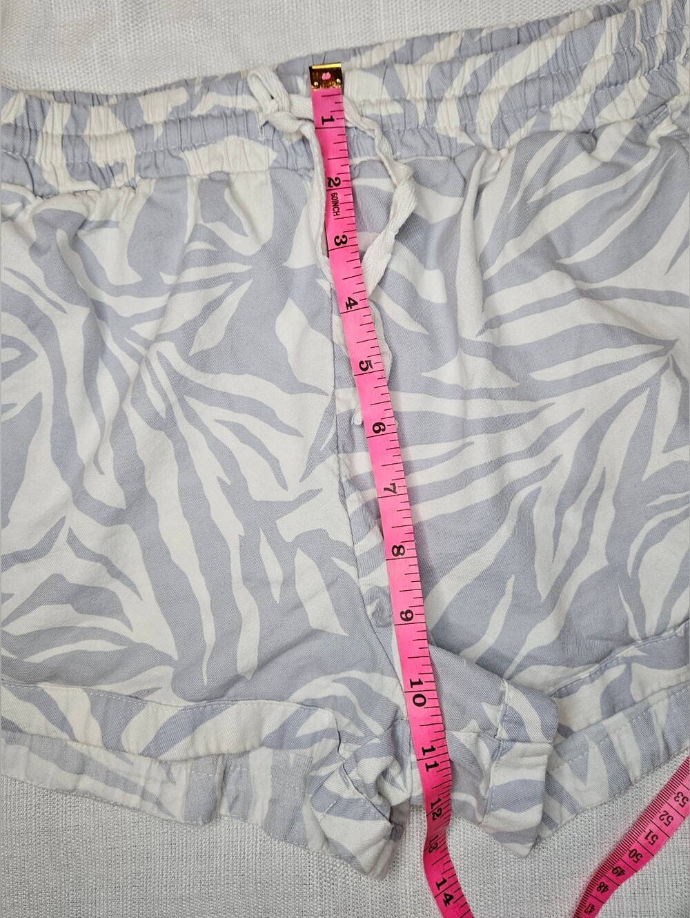 Billabong Zebra Print Pull On Beach Shorts Grey White Size Large EUC - Picture 9 of 11